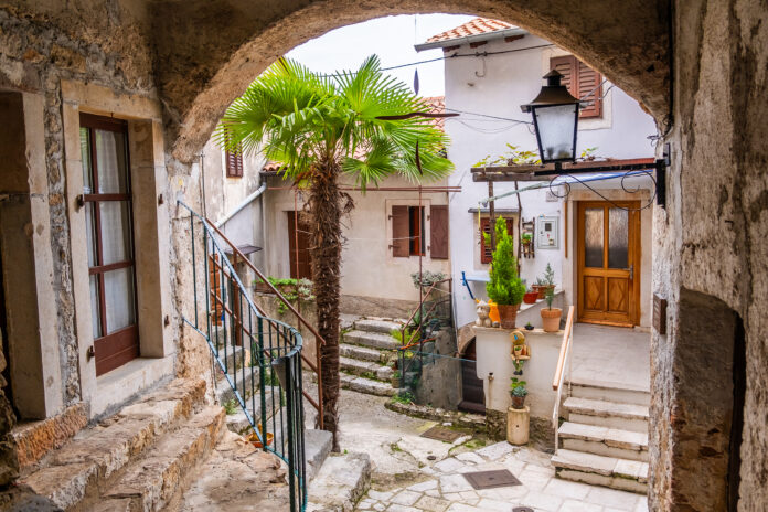 Exploring the Quiet Charm of Mošćenice Exploring the Quiet Charm of Mošćenice