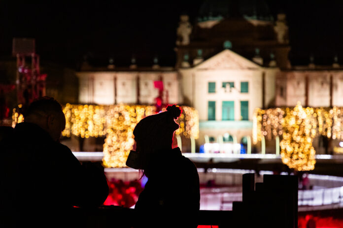 Ice Park in Red: Advent Photos from the King Tomislav Square Ice Park in Red: Advent Photos from the King Tomislav Square