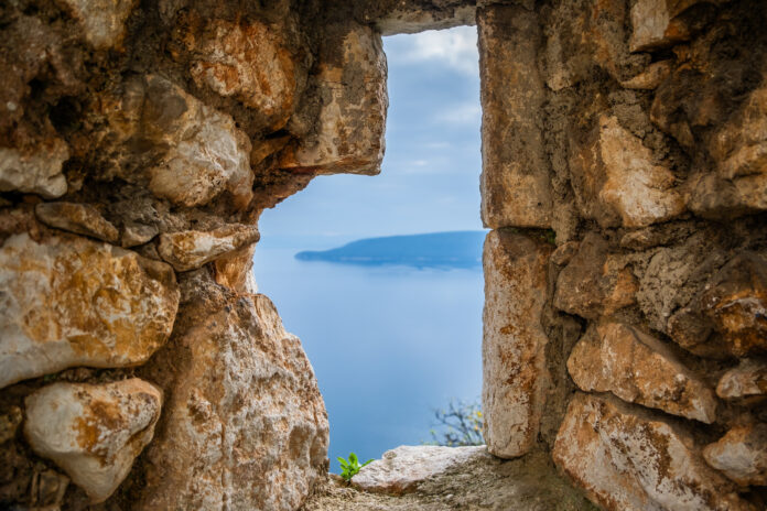 I Like Frames Like this One: Looking Through the Ancient Walls of Brseč I Like Frames Like this One: Looking Through the Ancient Walls of Brseč