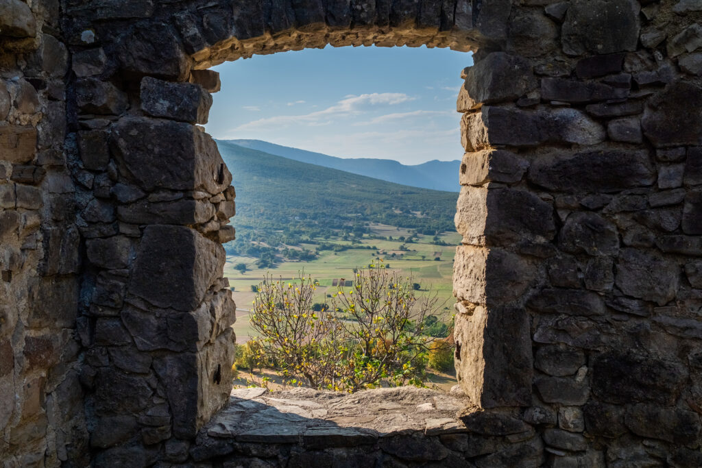 A window onto the Istrian landscape, Boljun