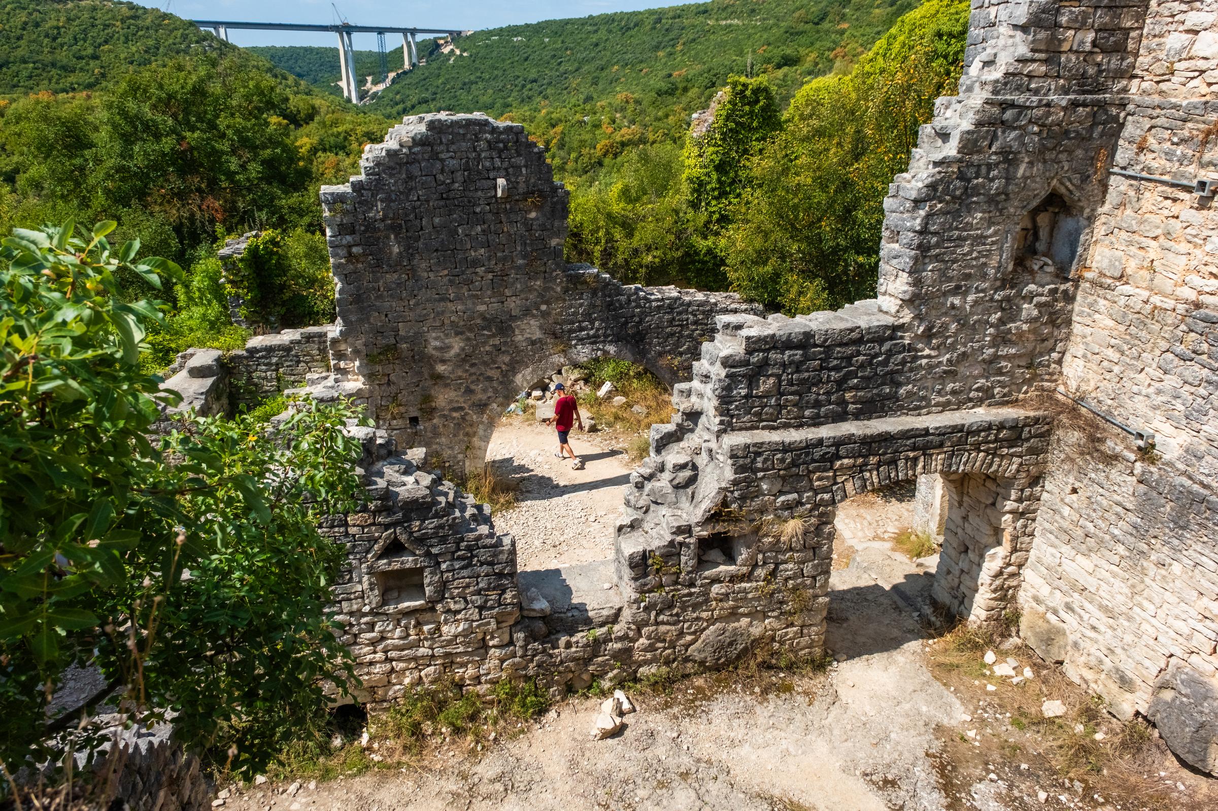 Medieval Istria in stone, Dvigrad, Bale