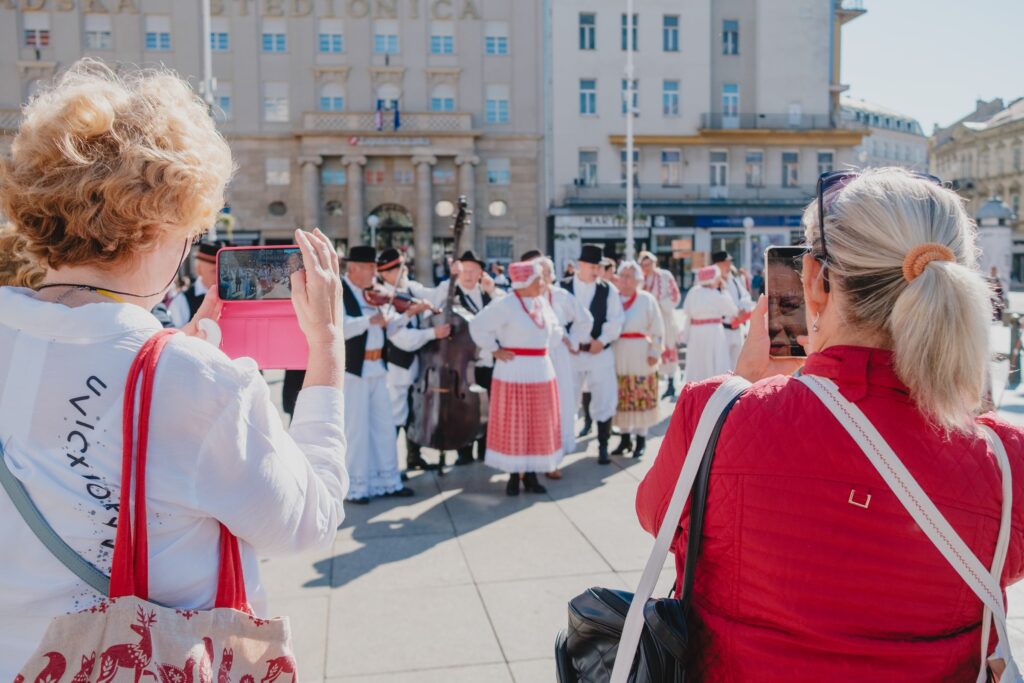 Red on White. White on Red., Zagreb